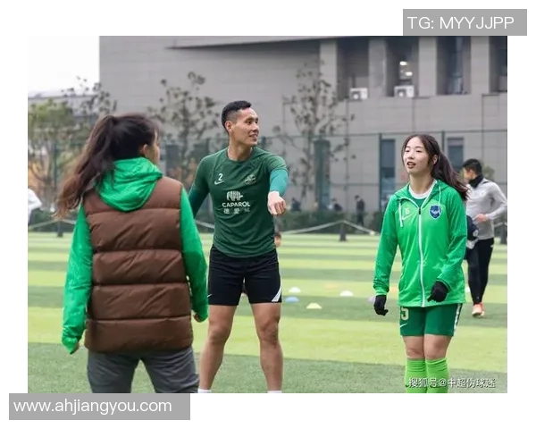 中超热战：里昂大胜多特蒙德引发转会风波与球迷热议