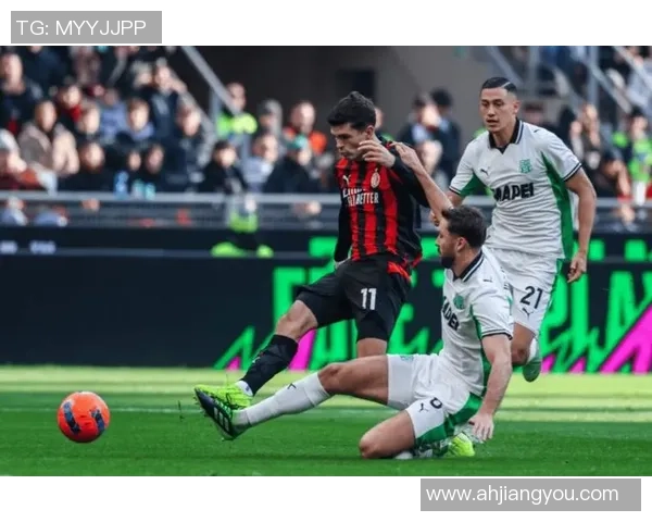 欧冠激战：那不勒斯点球大战险胜AC米兰引发争议与热议