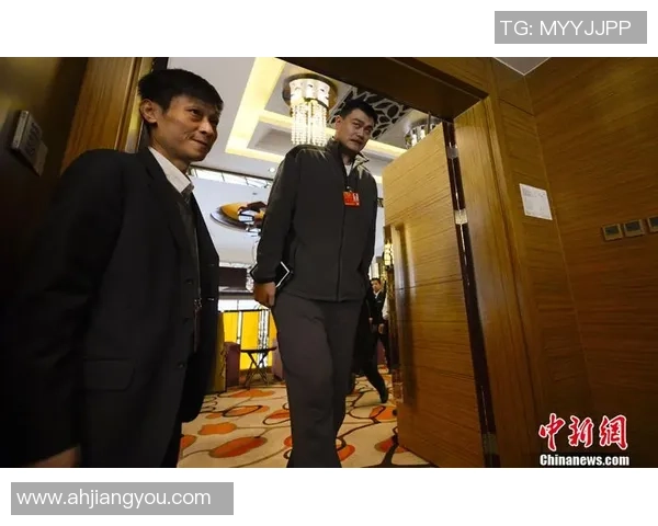马化腾与姚明的成功之路：科技与体育的传奇对比分析