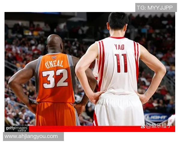 姚明与球迷共谱篮球梦想之歌，激情与荣耀交织的青春旋律