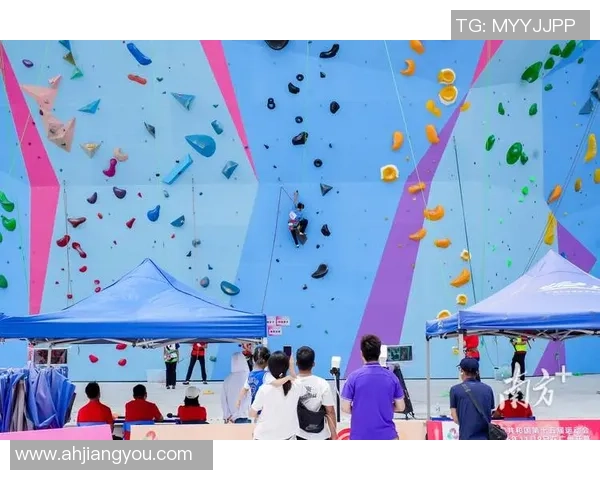 重庆攀岩队与广州攀岩队赛后复盘分析灵活性表现与战术对比