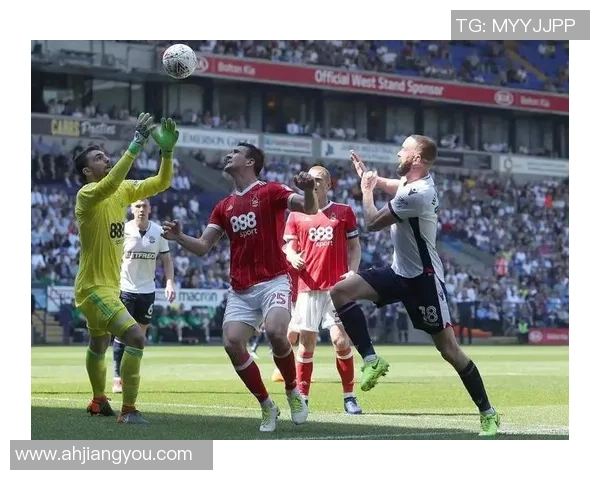 足总杯激战：多特蒙德险胜曼联乌龙球引爆全场精彩瞬间回顾