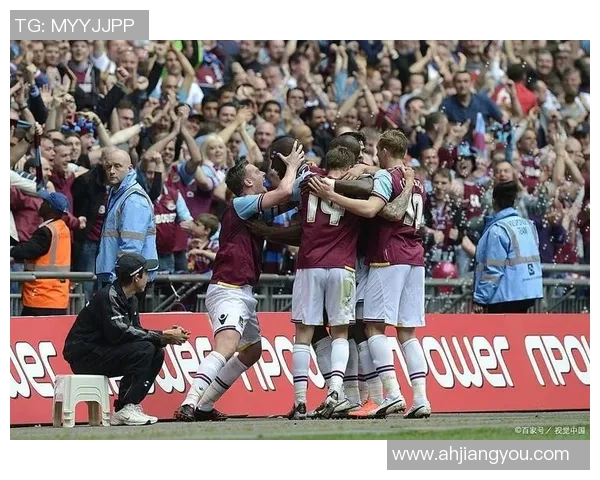 世界杯精彩对决阿森纳与多特蒙德激战成平局战术分析引发热议