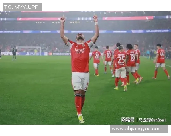 曼联逆袭皇马上演经典大战乌龙球成比赛转折点引发热议 曼联逆袭皇马上演经典大战乌龙球成比赛转折点引发热议